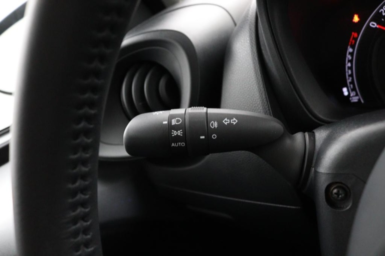 Toyota Aygo X - 1.0 VVT-i MT Play 19