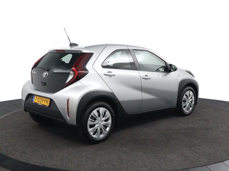 Toyota Aygo X - 1.0 VVT-i MT Play 2