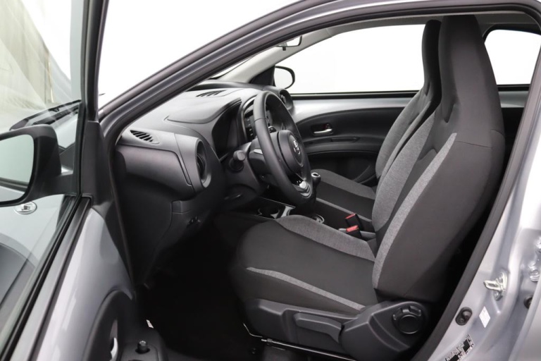 Toyota Aygo X - 1.0 VVT-i MT Play 9