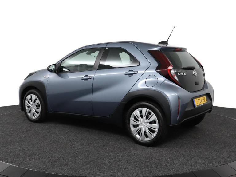 Toyota Aygo X - 1.0 VVT-i MT Play 12