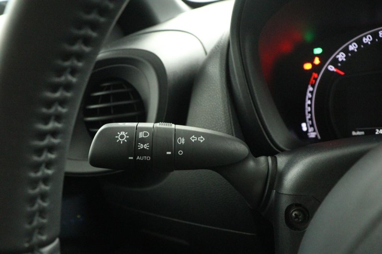 Toyota Aygo X - 1.0 VVT-i MT Play 28