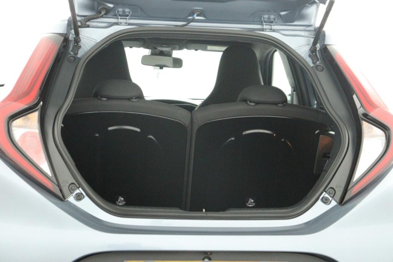 Toyota Aygo X - 1.0 VVT-i MT Play 38