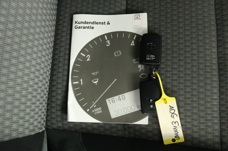 Toyota Auris - 1.8 Hybrid Dynamic 14