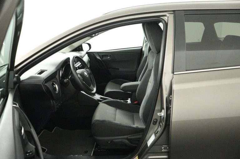Toyota Auris - 1.8 Hybrid Dynamic 15