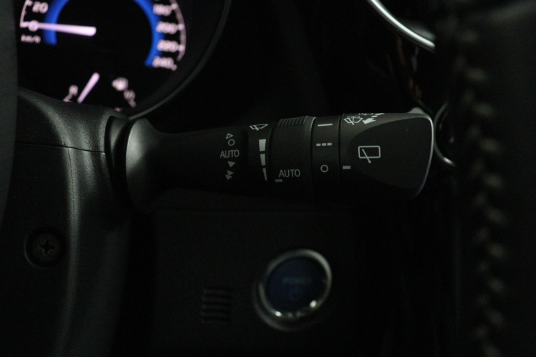 Toyota Auris - 1.8 Hybrid Dynamic 26