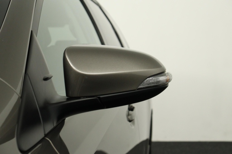 Toyota Auris - 1.8 Hybrid Dynamic 29