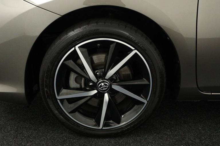 Toyota Auris - 1.8 Hybrid Dynamic 30