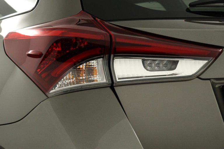 Toyota Auris - 1.8 Hybrid Dynamic 32