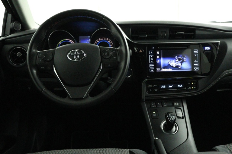Toyota Auris - 1.8 Hybrid Dynamic 39