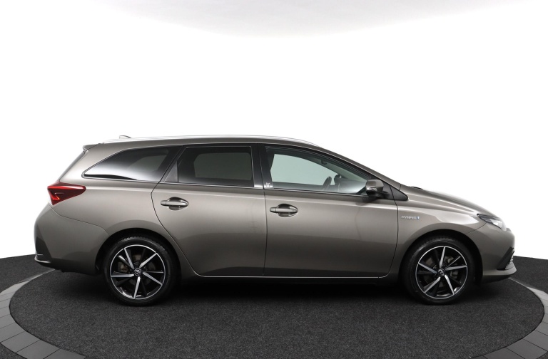 Toyota Auris - 1.8 Hybrid Dynamic 5