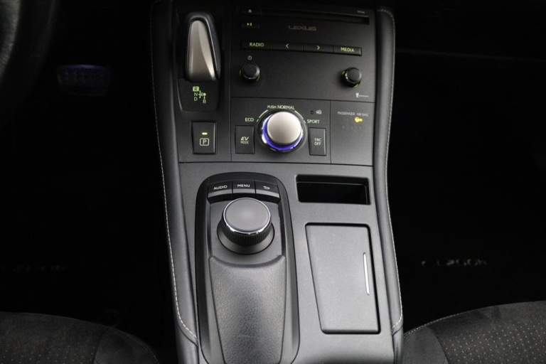 Lexus CT - 200h Business Line 39