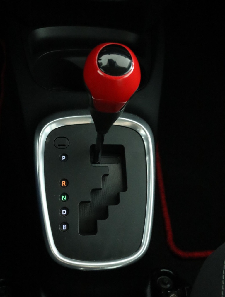 Toyota Yaris - 1.5 Hybrid Design Sport 28