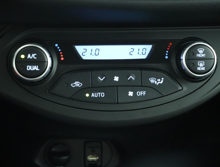 Toyota Yaris - 1.5 Hybrid Design Sport 8