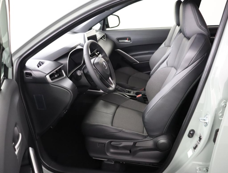 Toyota Corolla Cross - Hybrid 200 Style 16