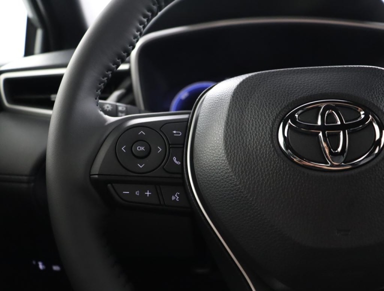 Toyota Corolla Cross - Hybrid 200 Style 18