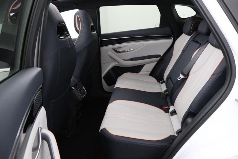 BYD SEAL U - Comfort 72 kWh 17