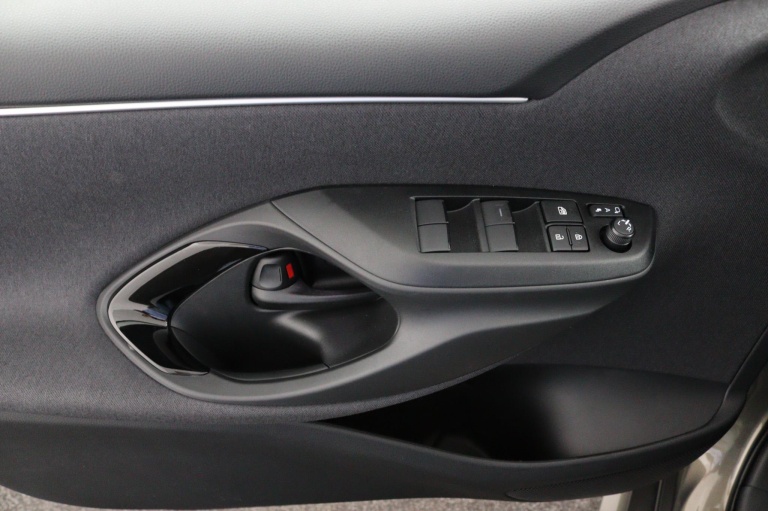 Toyota Yaris - 1.5 Hybrid 130 Executive 33