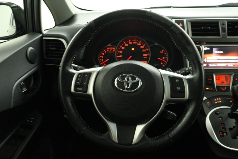 Toyota Verso-S - 1.3 VVT-i Dynamic 18