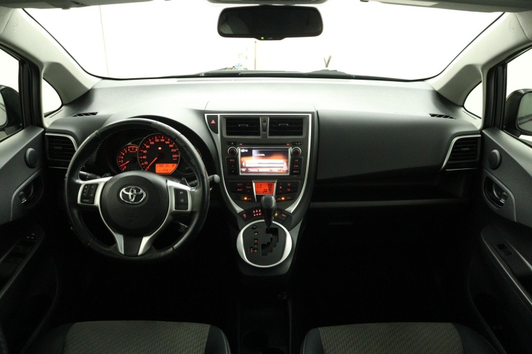 Toyota Verso-S - 1.3 VVT-i Dynamic 4