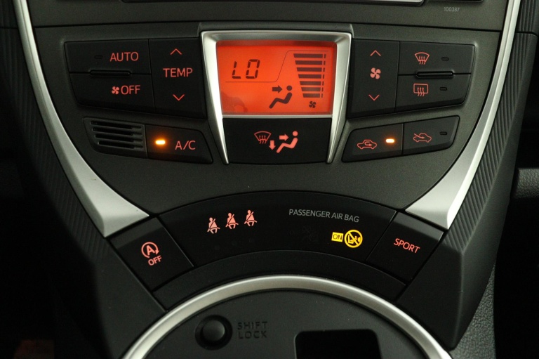Toyota Verso-S - 1.3 VVT-i Dynamic 7