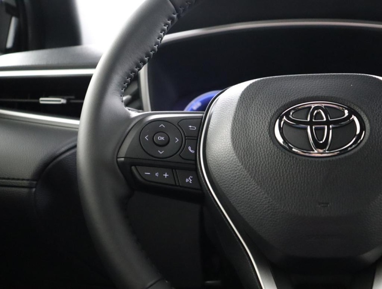 Toyota Corolla Cross - Hybrid 200 Style 17