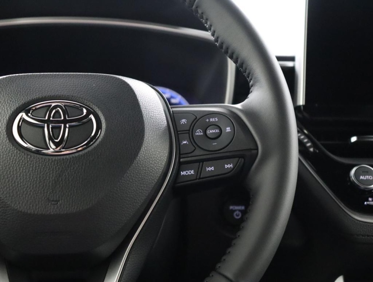 Toyota Corolla Cross - Hybrid 200 Style 18
