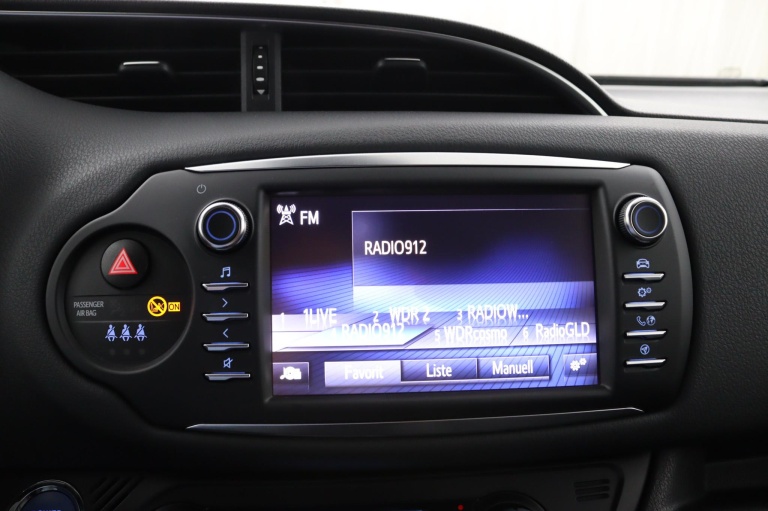 Toyota Yaris - 1.5 Hybrid Bi-Tone 13