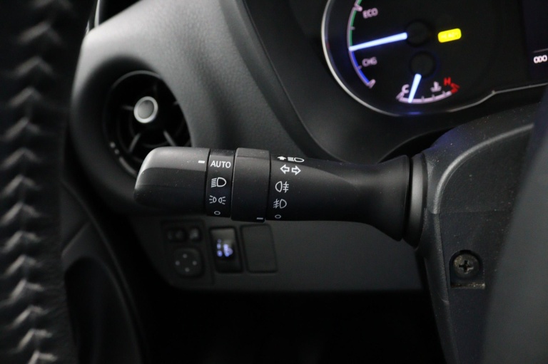 Toyota Yaris - 1.5 Hybrid Bi-Tone 21