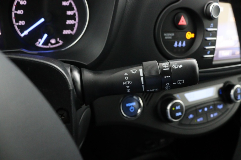 Toyota Yaris - 1.5 Hybrid Bi-Tone 23