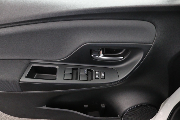Toyota Yaris - 1.5 Hybrid Bi-Tone 31
