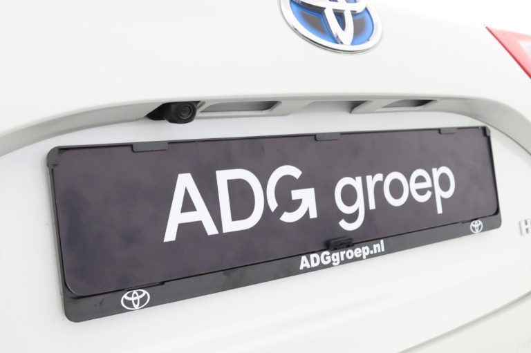 Toyota Yaris - 1.5 Hybrid Bi-Tone 37