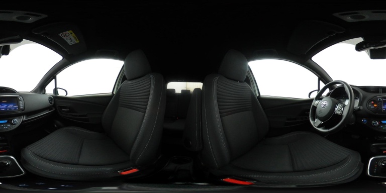 Toyota Yaris - 1.5 Hybrid Bi-Tone 41