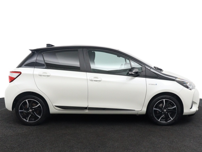 Toyota Yaris - 1.5 Hybrid Bi-Tone 6