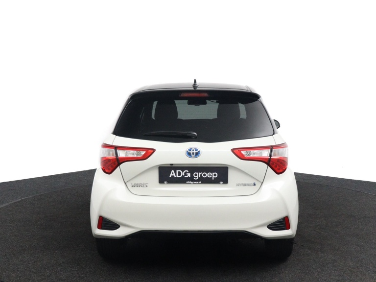 Toyota Yaris - 1.5 Hybrid Bi-Tone 8