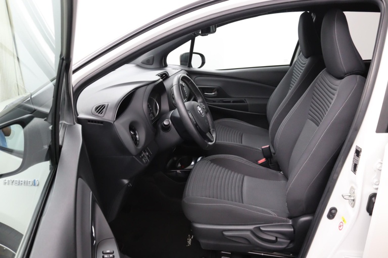 Toyota Yaris - 1.5 Hybrid Bi-Tone 9