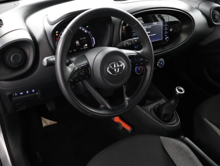 Toyota Aygo X - 1.0 VVT-i MT Play 10