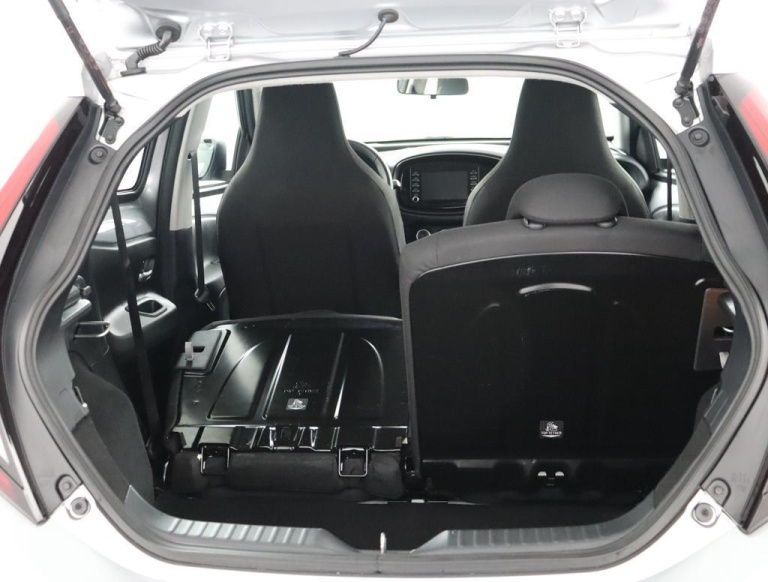 Toyota Aygo X - 1.0 VVT-i MT Play 28