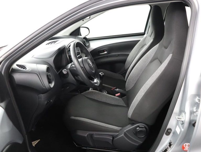 Toyota Aygo X - 1.0 VVT-i MT Play 9