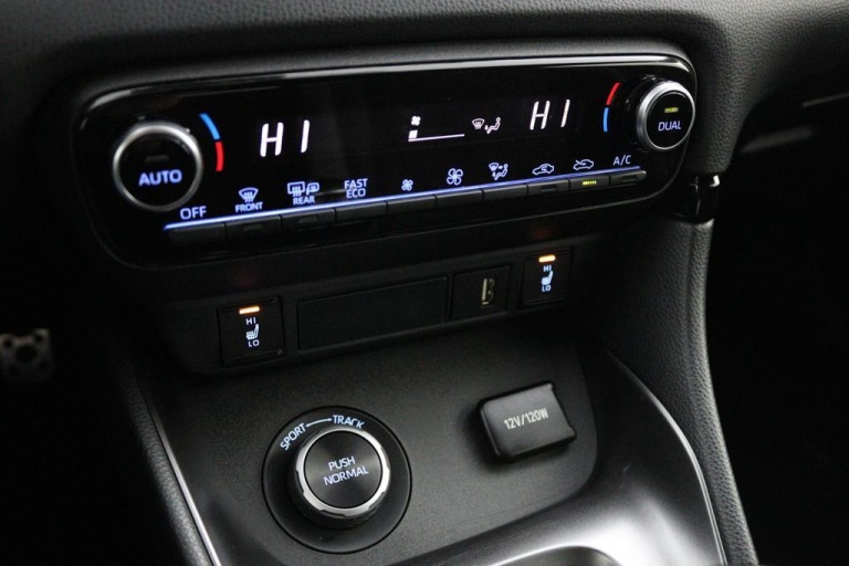 Toyota Yaris - 1.6 GR Premium 17
