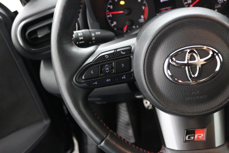 Toyota Yaris - 1.6 GR Premium 23