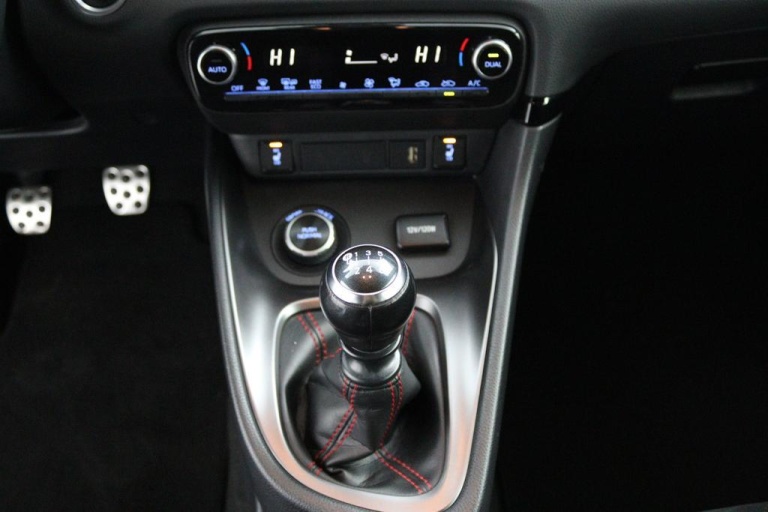 Toyota Yaris - 1.6 GR Premium 33