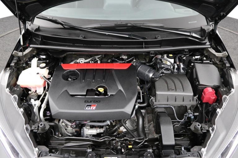 Toyota Yaris - 1.6 GR Premium 39