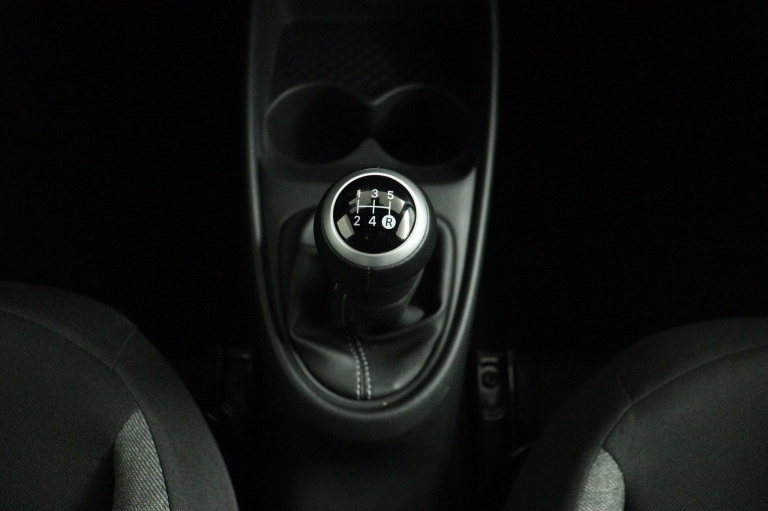 Toyota Aygo X - 1.0 VVT-i MT Play 27