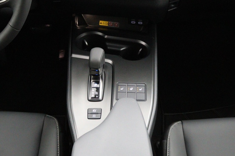 Lexus UX - 300h F SPORT Design 27