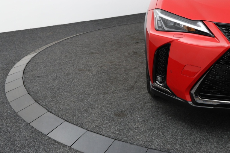 Lexus UX - 300h F SPORT Design 37