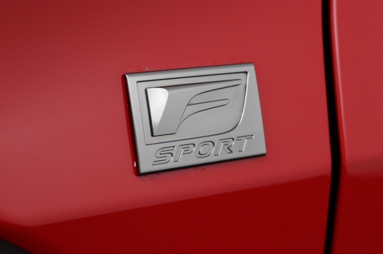 Lexus UX - 300h F SPORT Design 40