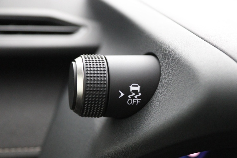 Lexus UX - 300h F SPORT Design 44