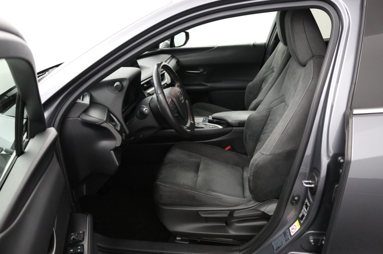 Lexus UX - 250h Business Line 17
