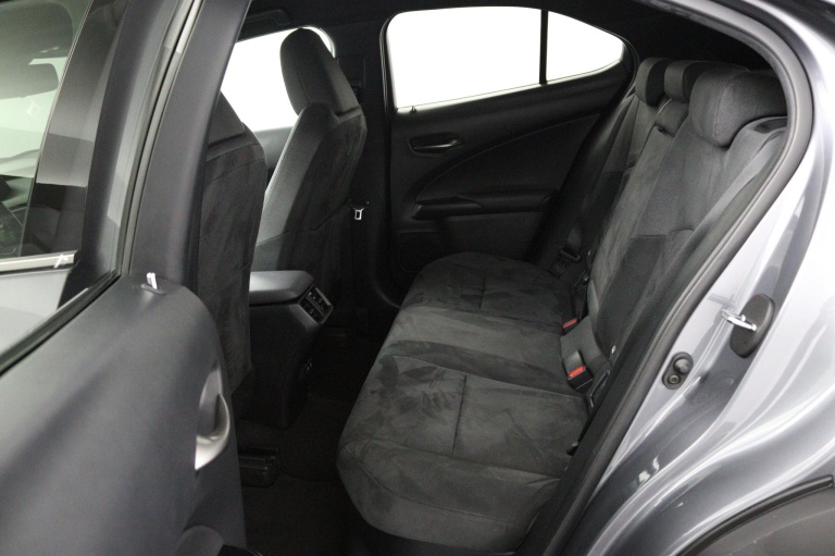 Lexus UX - 250h Business Line 18