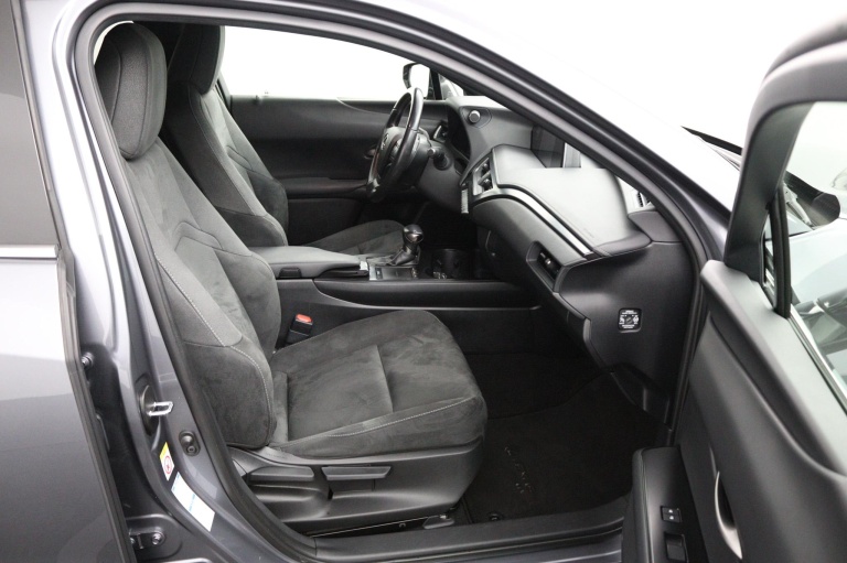 Lexus UX - 250h Business Line 22